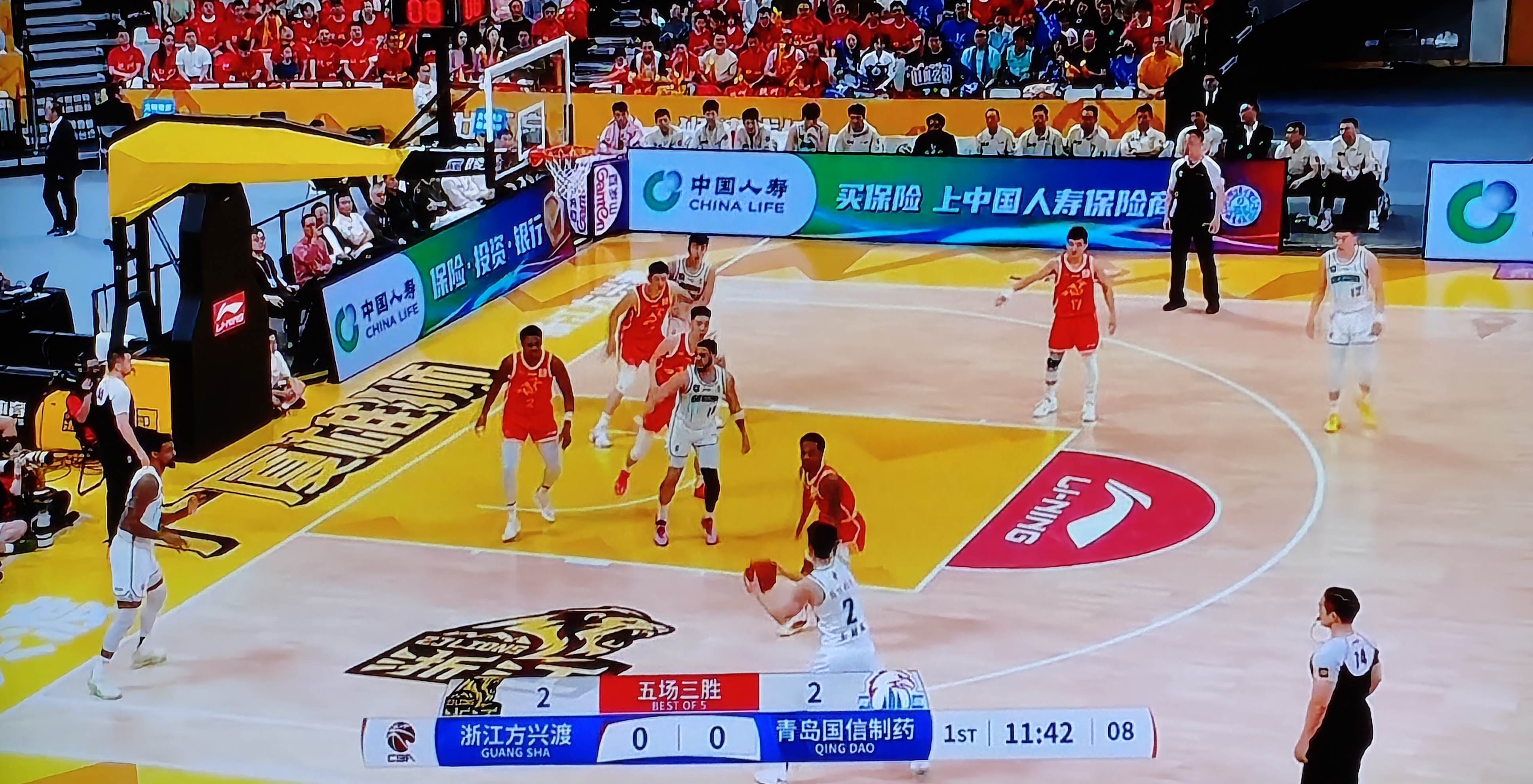 开云体育中国-国际比赛日广东宏远调整名单以备CBA季后赛；更衣室发声环节打磨；话题不断；阵容厚度经受考验的简单介绍